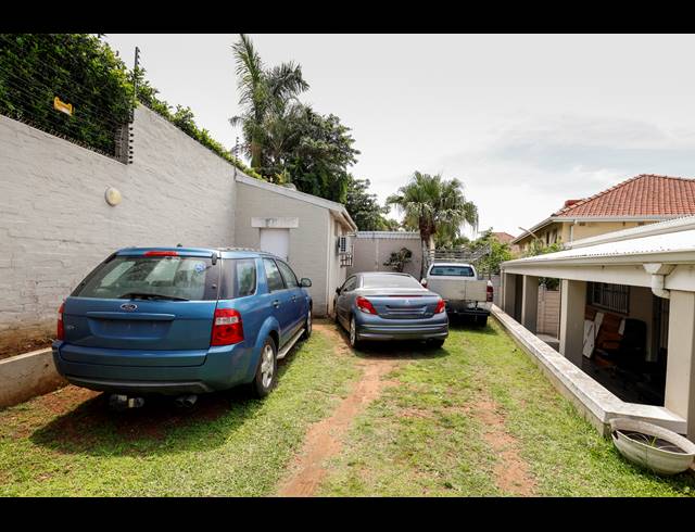 350M² BUILDING FOR SALE IN ESSENWOOD